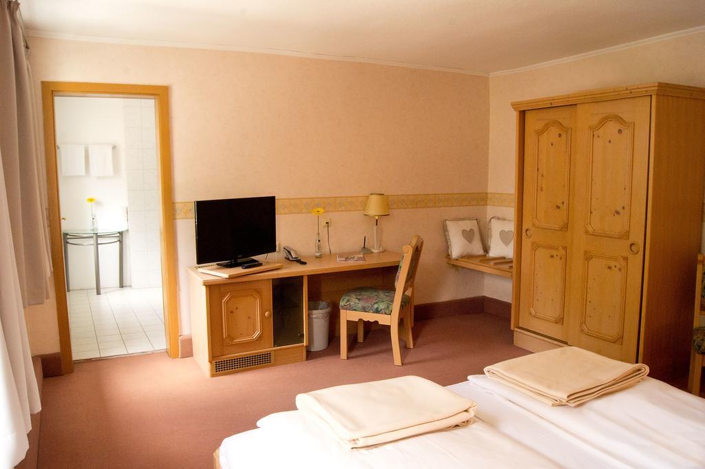 Hotel Garni Promenade Weissenhorn Bagian luar foto